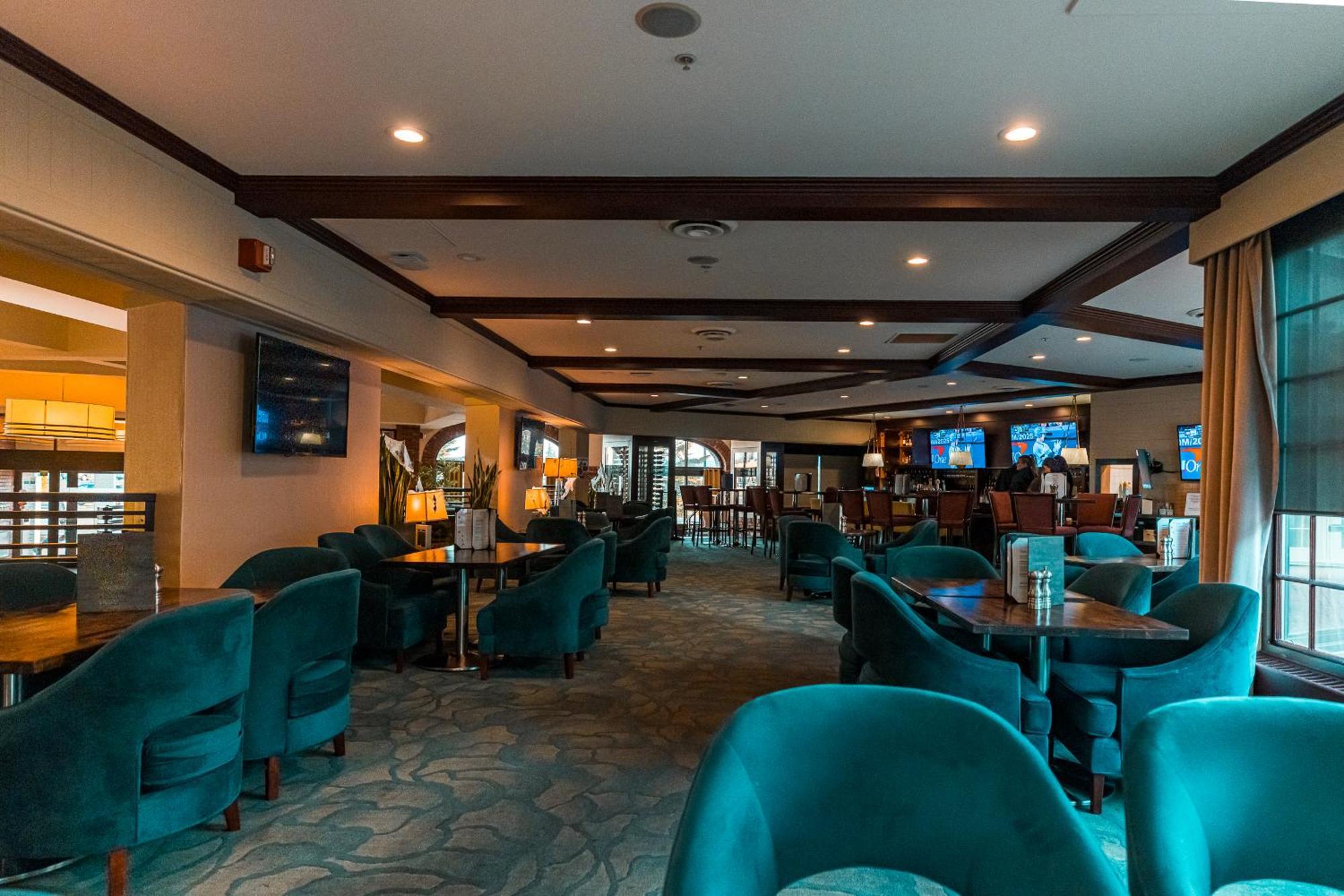 Red Deer Resort & Casino エクステリア 写真