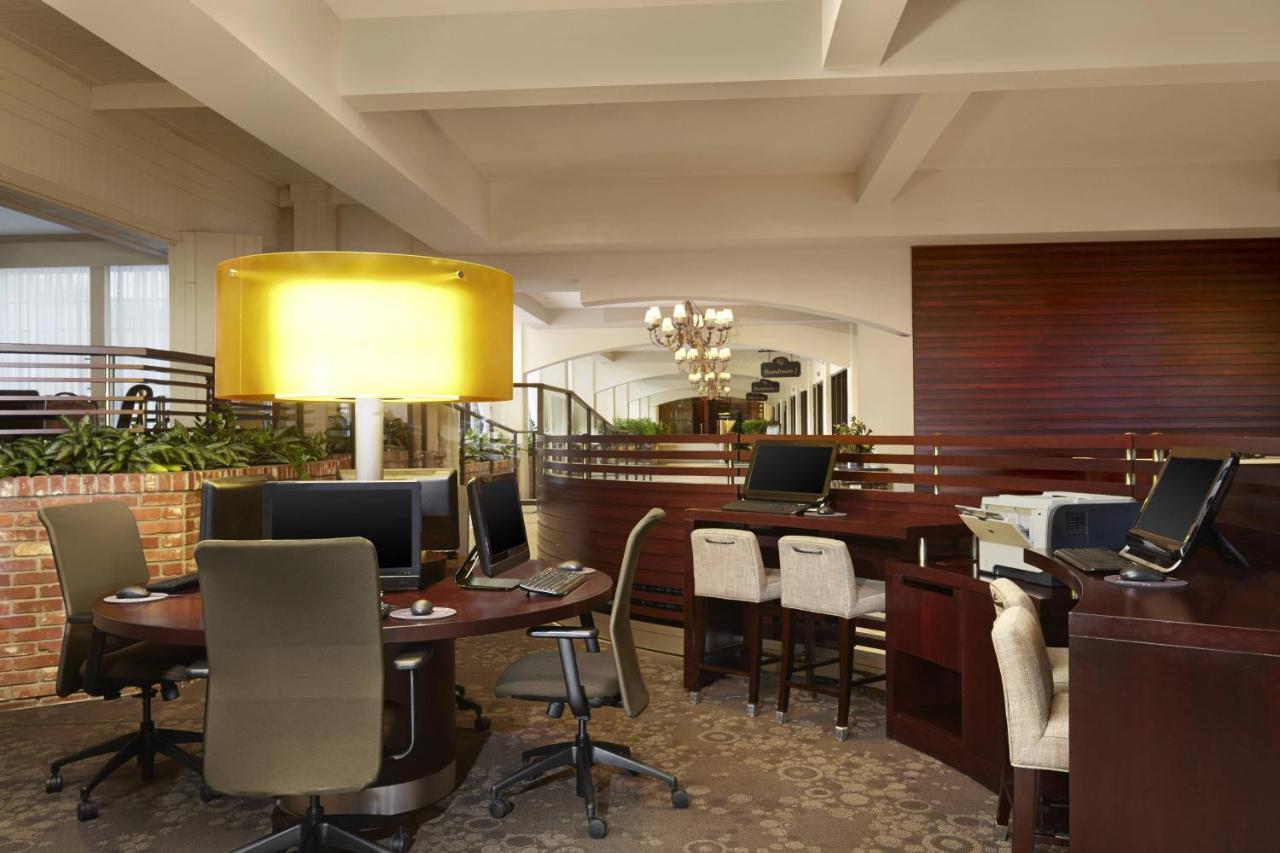 Red Deer Resort & Casino エクステリア 写真